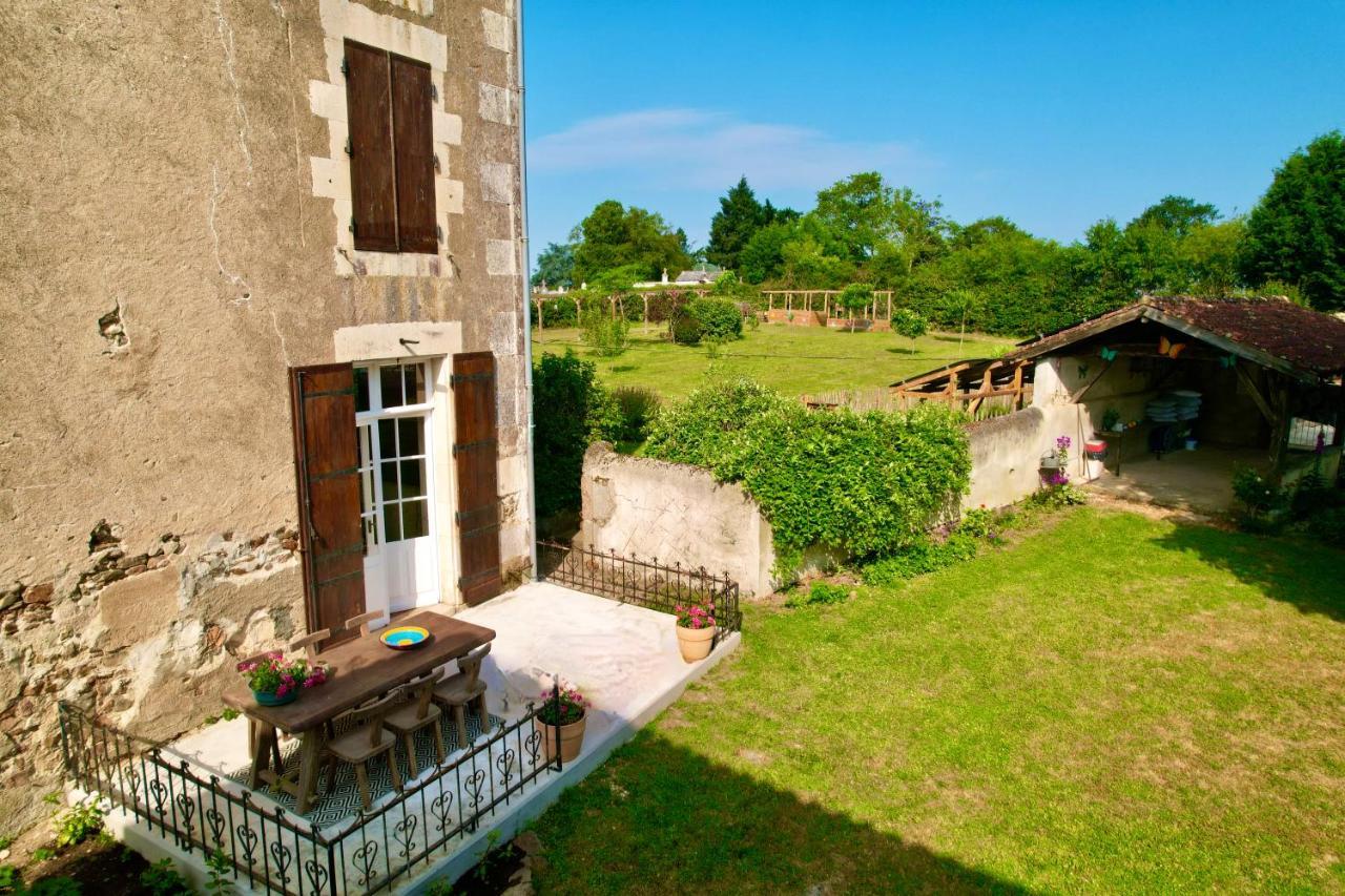 A L'Ombre Du Marronnier Gites La Peruse Exterior photo